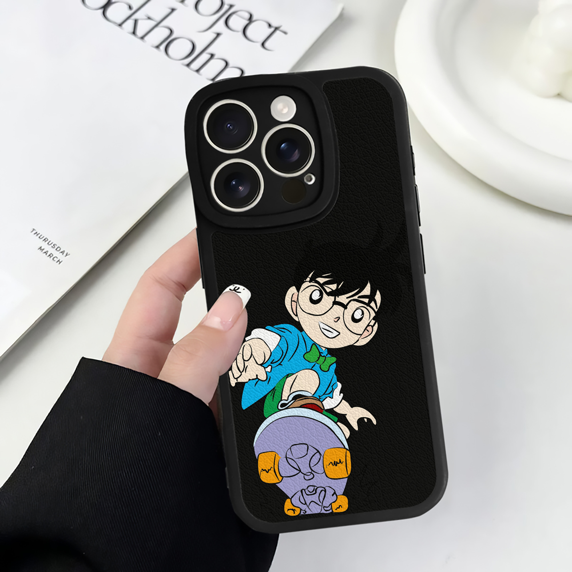 （画像用） 名探偵コナン 江戸川 コナン Detective Conan Conan Edogawa 【iPhone 16シリーズ対応】シリコンスマホケース（レザー調） 材質：シリコン